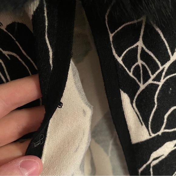 Vintage Bebe fur collared cropped rose print cardigan in blade and white - Picture 8 of 8